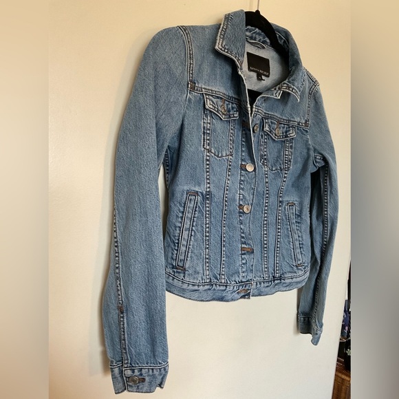 Banana Republic Denim Jacket in Size XS - Picture 2 of 7